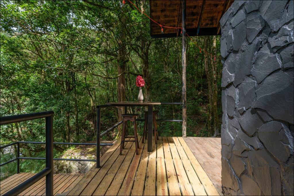 Unicorn Lodge: Direct Riverfront : Unique Experience Сан-Херардо-де-Дота Экстерьер фото