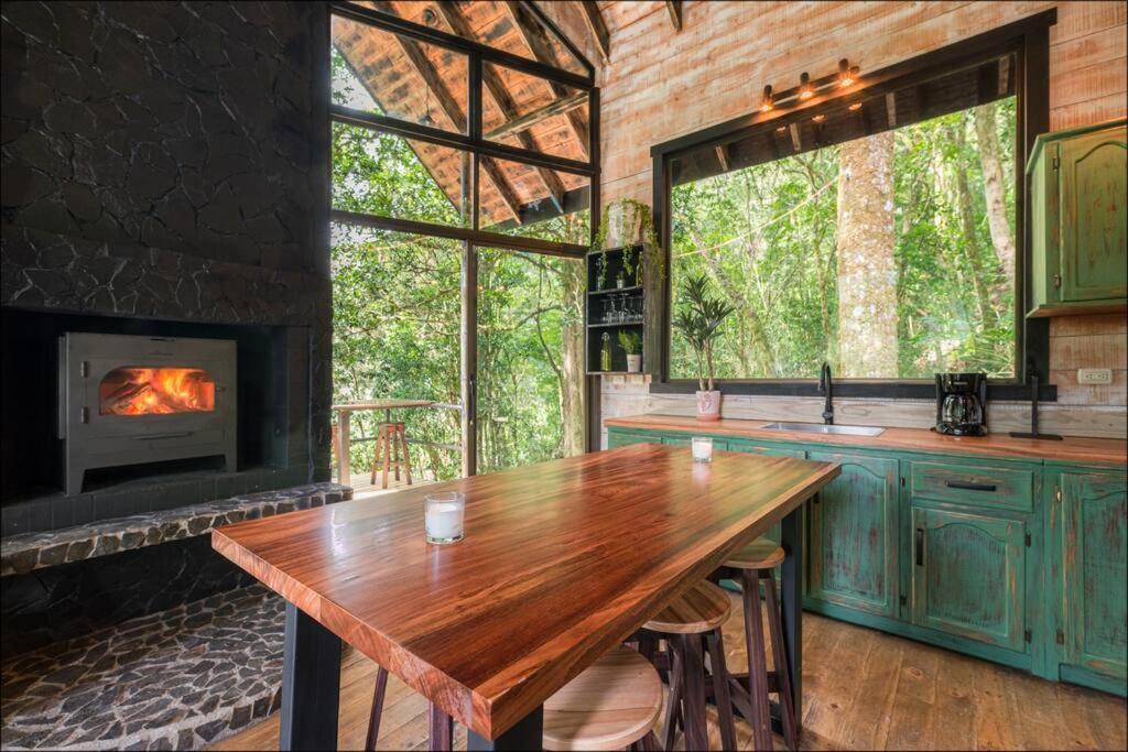 Unicorn Lodge: Direct Riverfront : Unique Experience Сан-Херардо-де-Дота Экстерьер фото